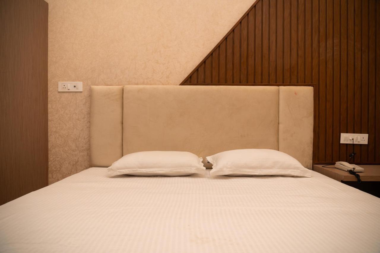 Holy Land Hotel Varanasi Exterior photo