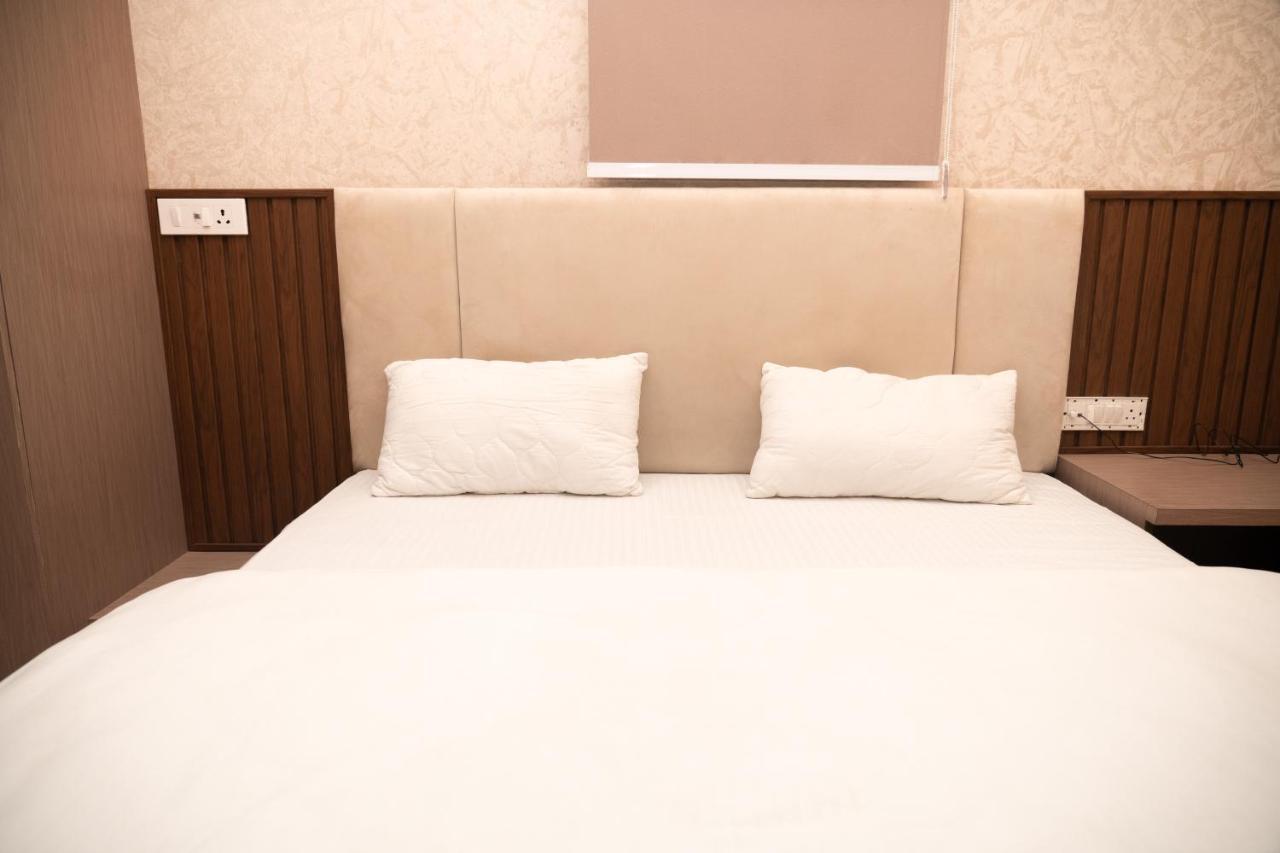 Holy Land Hotel Varanasi Exterior photo